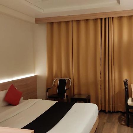 Hotel Poseidon Inn Lucknow Dış mekan fotoğraf