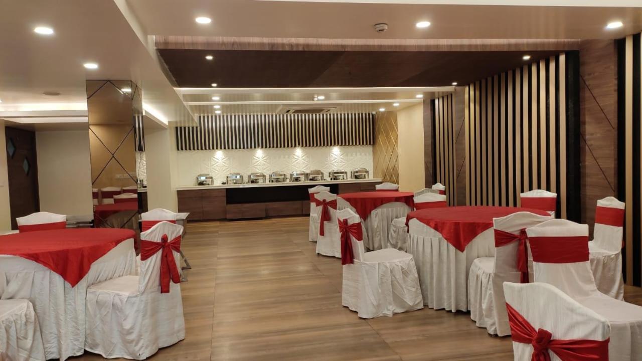 Hotel Poseidon Inn Lucknow Dış mekan fotoğraf