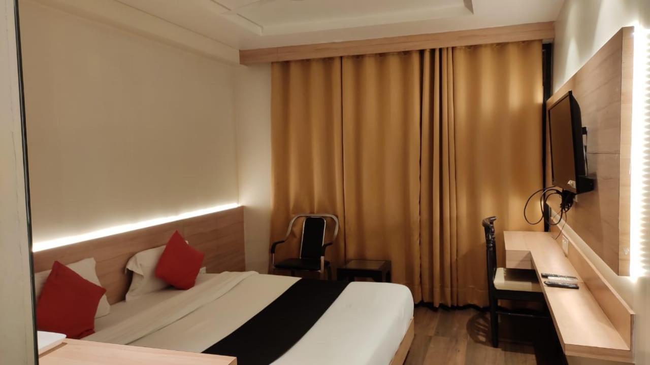 Hotel Poseidon Inn Lucknow Dış mekan fotoğraf